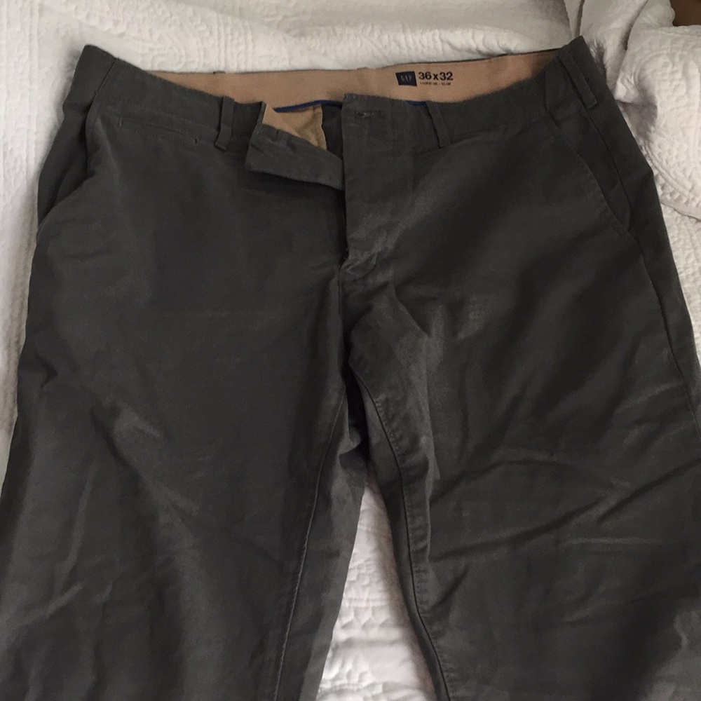 Men’s GAP chinos